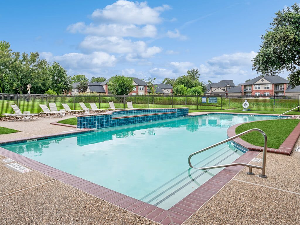 Large outdoor pool at Hollow Creek Apartments in Conroe TX